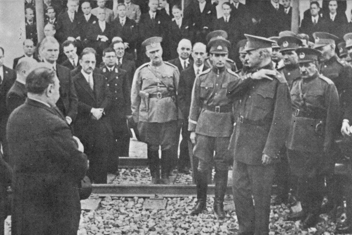 عکس/ «رضاخان در حال بازدید از خط آهن جنوب به شمال»؛ دهه ۱۳۱۰