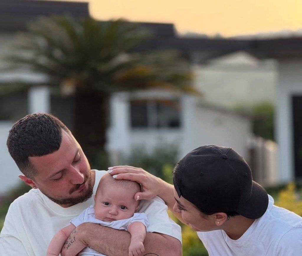 عکس/اولین قاب خانوادگی شایع با همسر و فرزندش