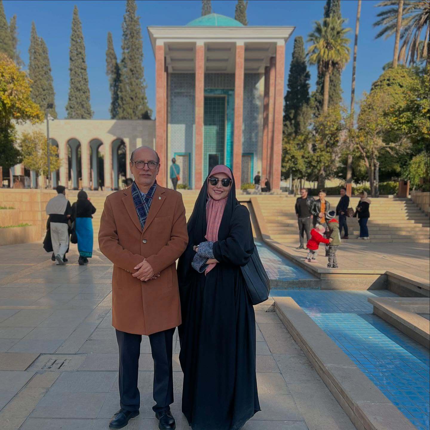 عکس/قاب خانوادگی مژده لواسانی در آرامگاه سعدی