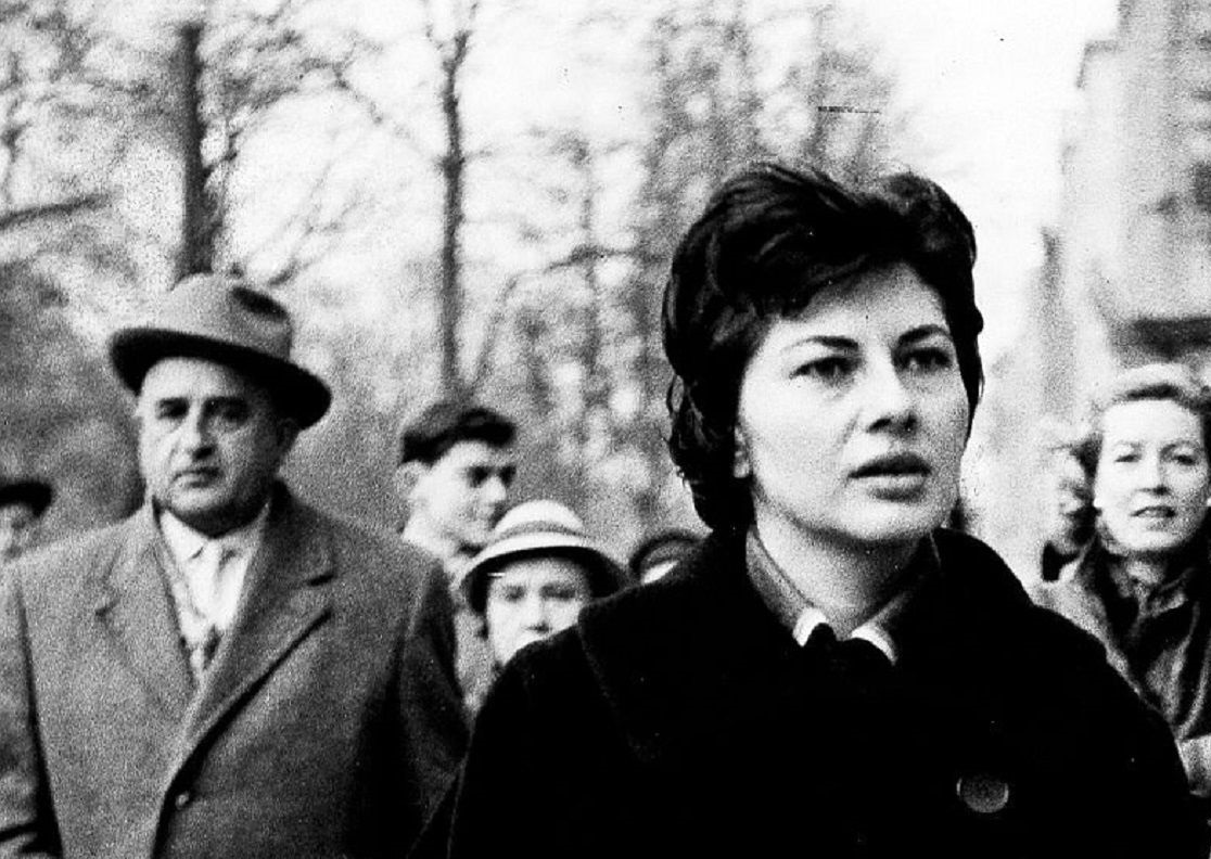 عکس/ شکل و شمایل «ثریا اسفندیاری در 52 سالگی»؛ سال 1363