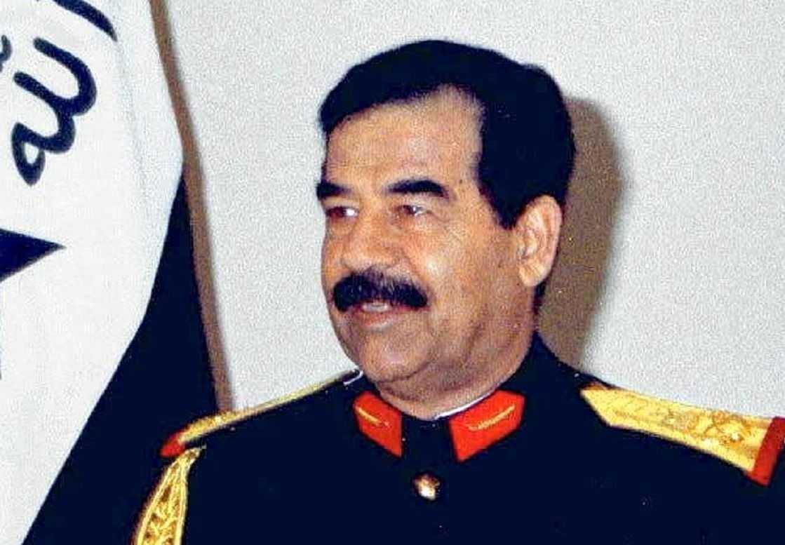 عکس/ «صدام حسین در کنار دو پسر بی رحم اش»؛ اواخر دهه 60