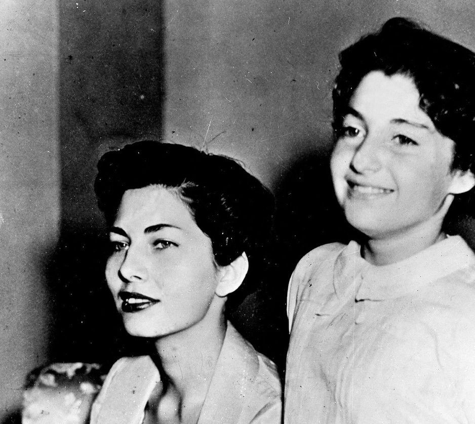 عکس/ «ثریا اسفندیاری در کنار دختر خوانده اش»؛ سال ۱۳۳۲