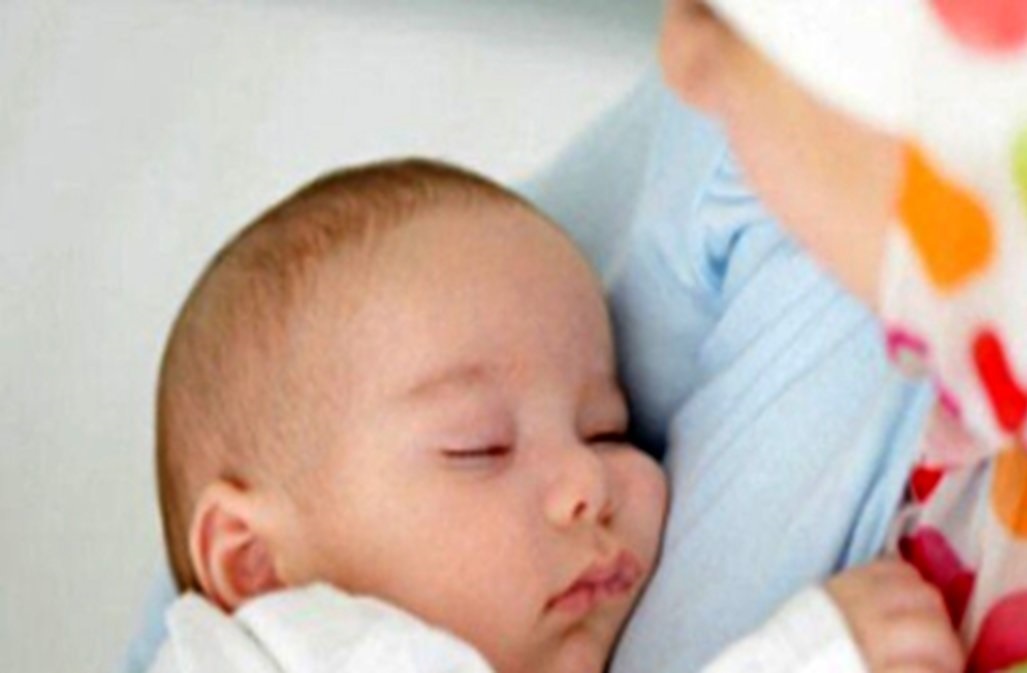 فواید علمی تغذیه با شیر مادر برای نوزادان