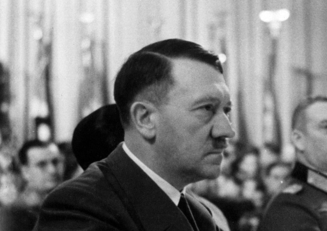 عکس/ «هیتلر در مراسم عروسی دستیار مشهورش»؛ سال 1314