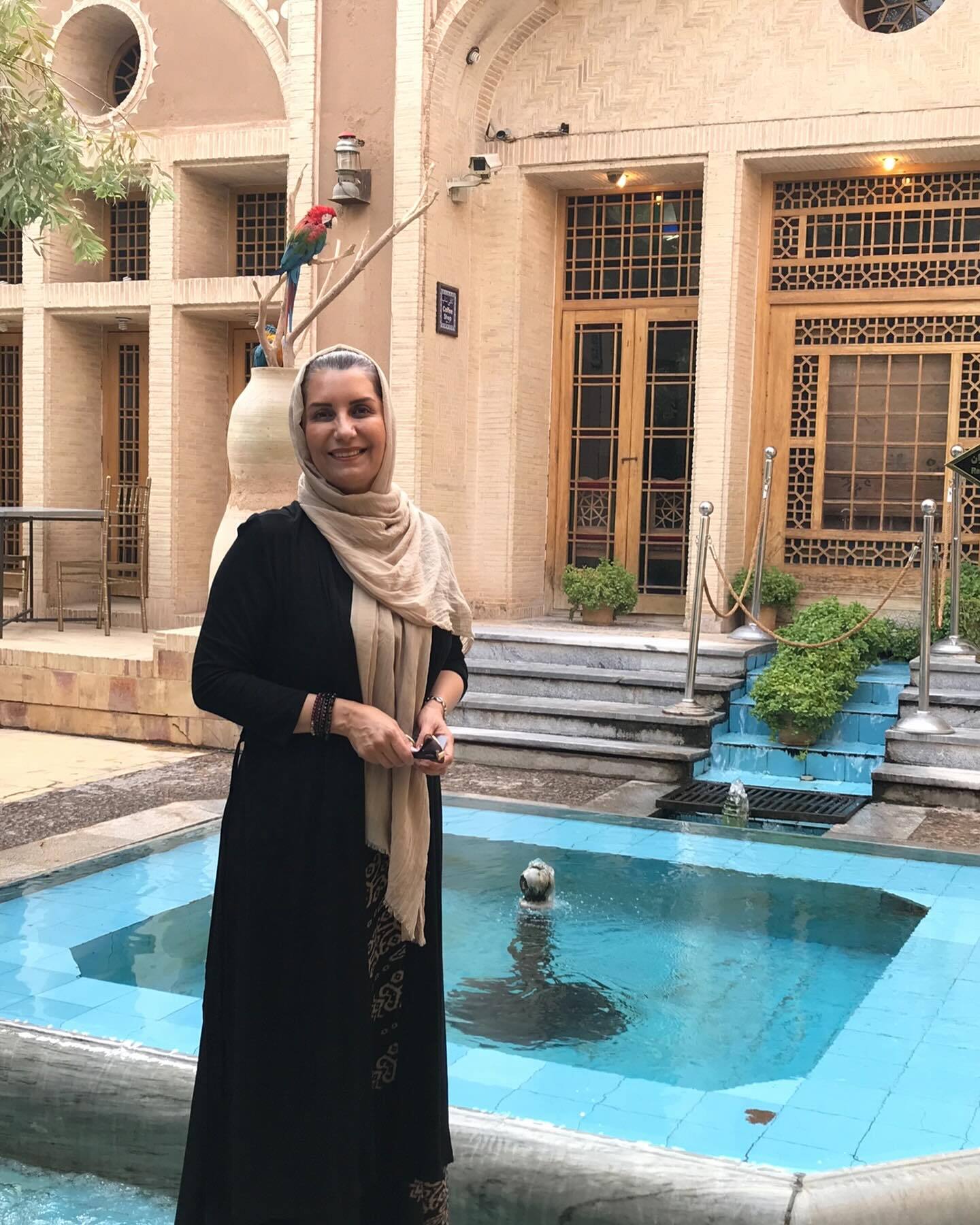 عکس جدیدِ رعنای سریال دلنوازان در یک مکان تاریخی