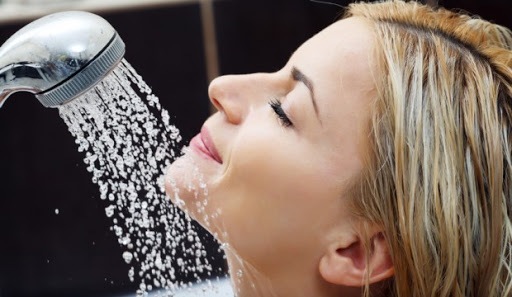 بهترین زمان برای دوش گرفتن صبح است یا شب؟