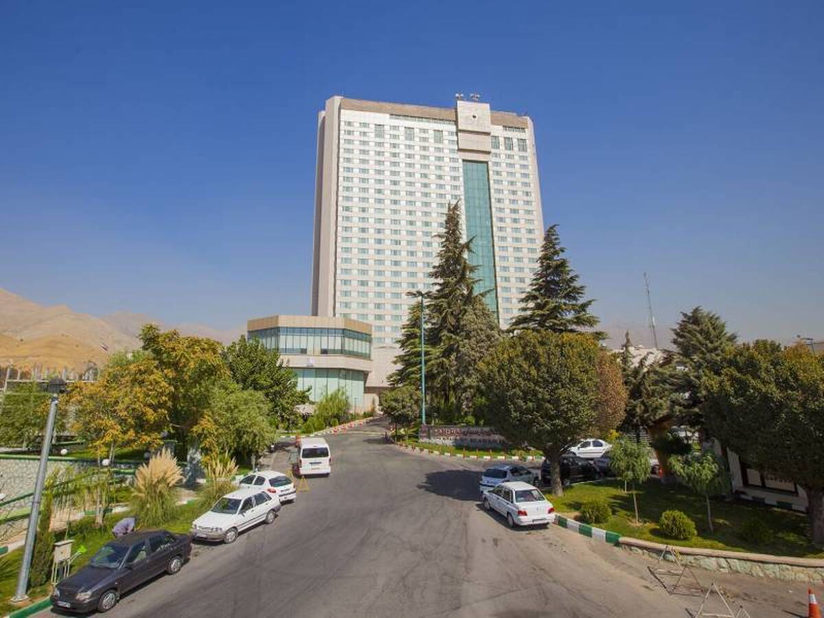 امکانات پذیرایی هتل پارسیان آزادی تهران
