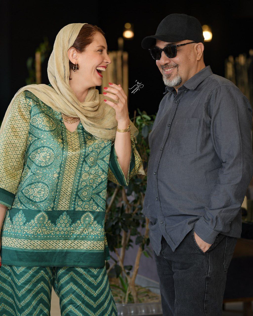 عکس صمیمی رضا عطاران با خانم بازیگر