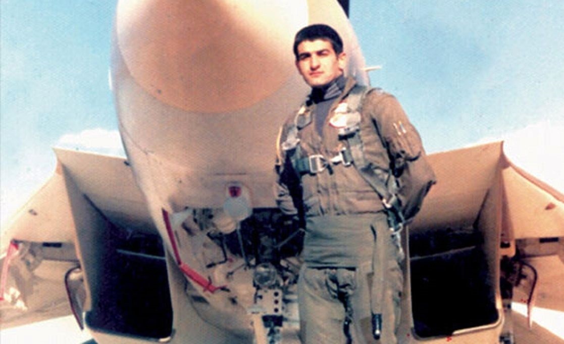 عکس/ «شهید بابایی» در کنار همسر و فرزندش» در ایام جنگ؛ دهه 60