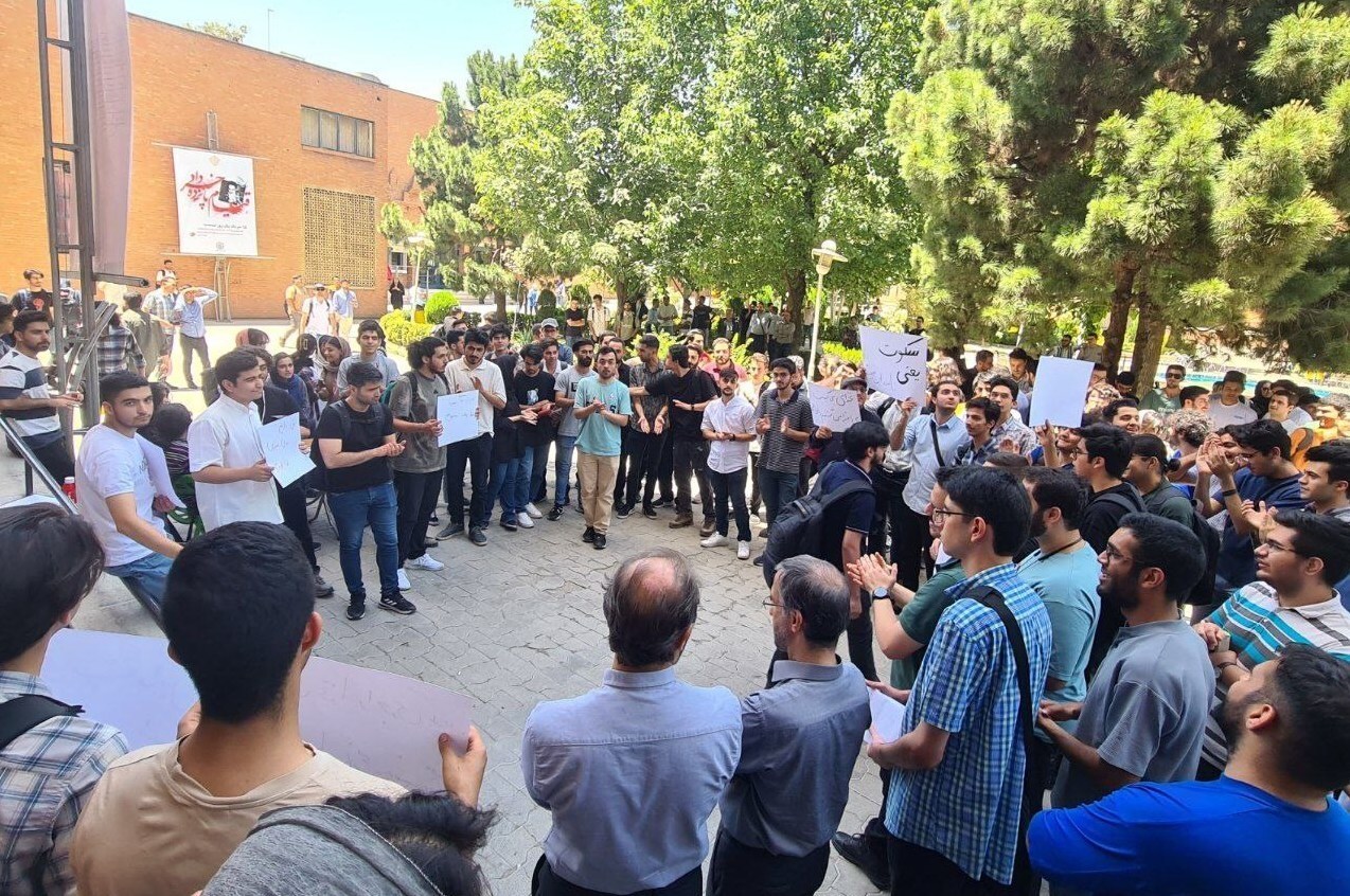 اعتراض دانشجویان به کیفیت غذای دانشگاه شریف