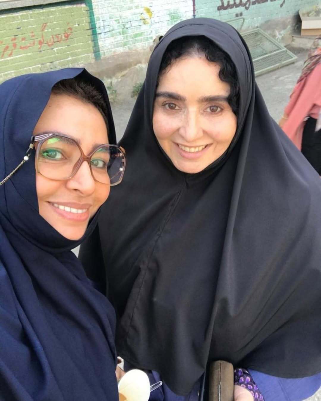 عکس/تیپ دهه شصتی مه‌لقا باقری و ژاله صامتی در کنار عطاران