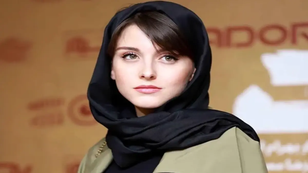 عکس/تیپ خانم بازیگرِ زخم کاری کنار برج ایفل