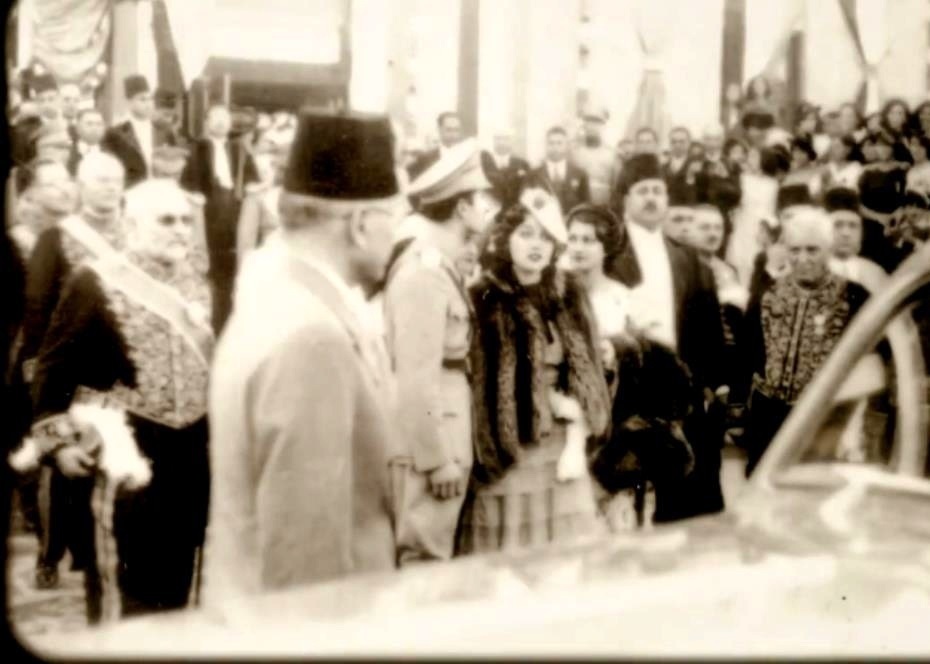 عکس/ «فوزیه، اشرف و محمدرضا پهلوی» در بندر شاهپور؛ اسفند ۱۳۱۷