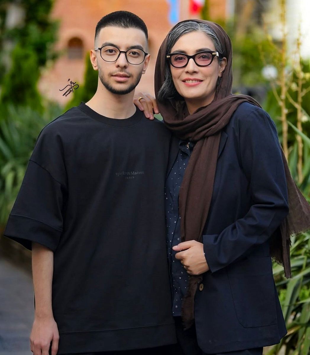 عکس/استایل لیلا زارع، بازیگر «ارمغان تاریکی» در کنار پسرش