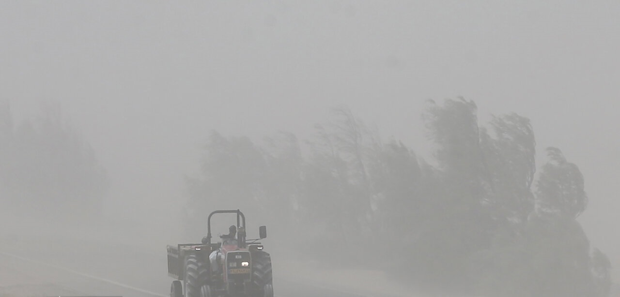 سرعت طوفان در منطقه سیستان به 112 کیلومتر رسید