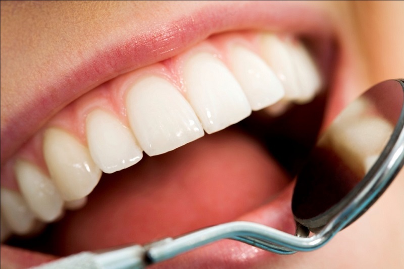 این 2 عادت رایج دندانهایتان را نابود میکند این 2 عادت رایج دندانهایتان را نابود میکند