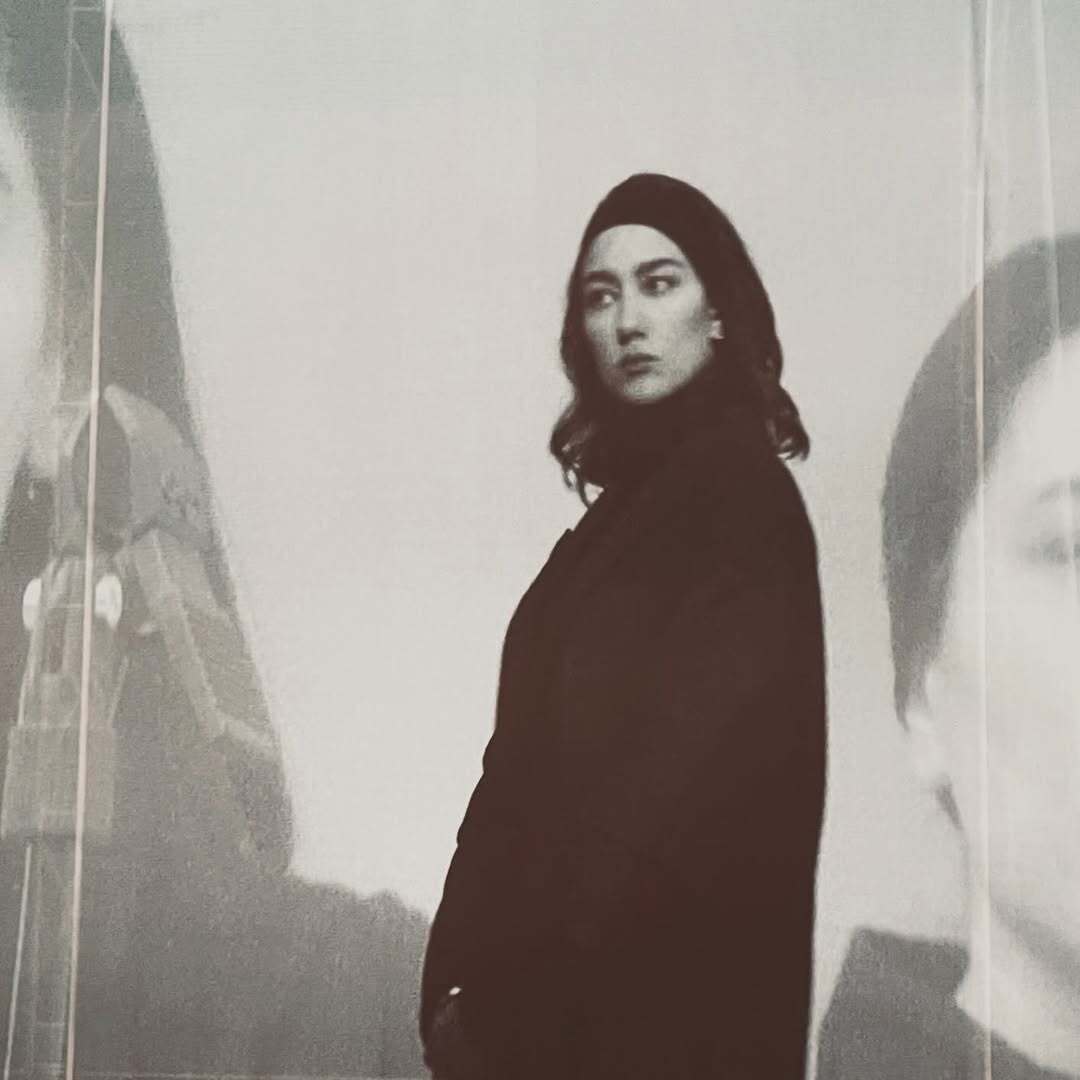 عکس هنری بازیگر تاسیان در انبوهی از سایه‌ها!