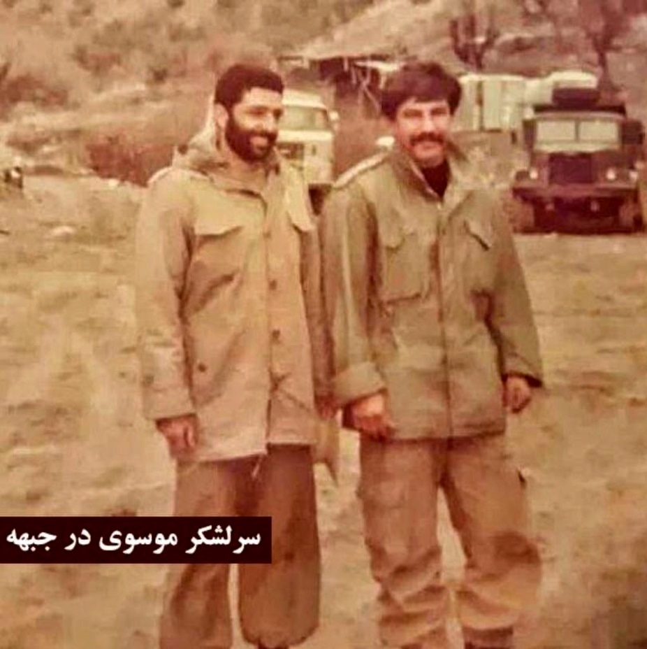 عکس/ «سرلشکر موسوی جانشین سرلشکر باقری» در جبهه؛ دهه ۶۰ عکس/ «سرلشکر موسوی جانشین سرلشکر باقری» در جبهه؛ دهه ۶۰