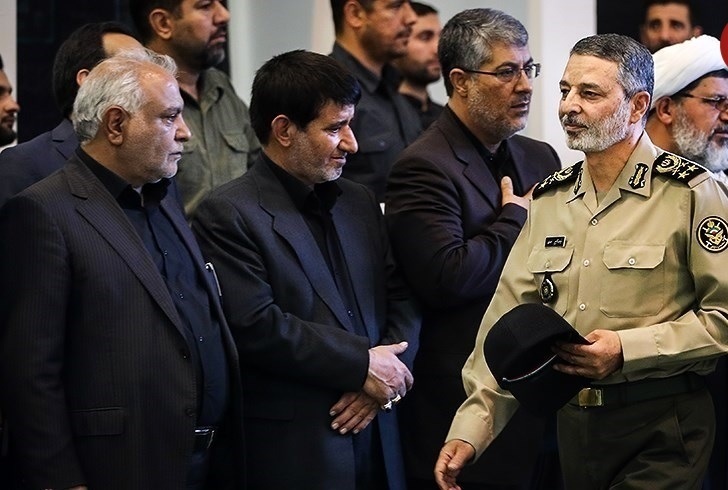 عکس/ «امیر موسوی، فرماندۀ جدید ستاد کل» در مراسم ترحیم پدر «سردار سلیمانی»؛ سال ۹۶