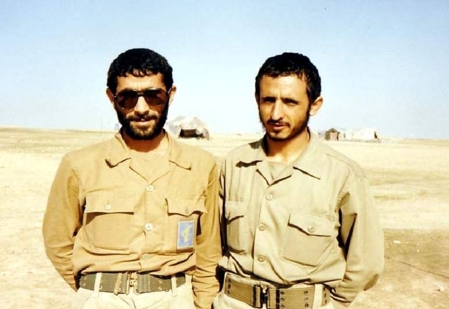 عکس/ «سردار قاآنی» با عینک متفاوت در جبهه؛ دهه ۶۰ عکس/ «سردار قاآنی» با عینک متفاوت در جبهه؛ دهه ۶۰