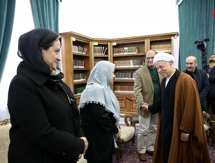 عکس/ «مریم امیرجلالی» در دیدار با «هاشمی رفسنجانی»؛ سال ۱۳۹۴ عکس/ «مریم امیرجلالی» در دیدار با «هاشمی رفسنجانی»؛ سال ۱۳۹۴