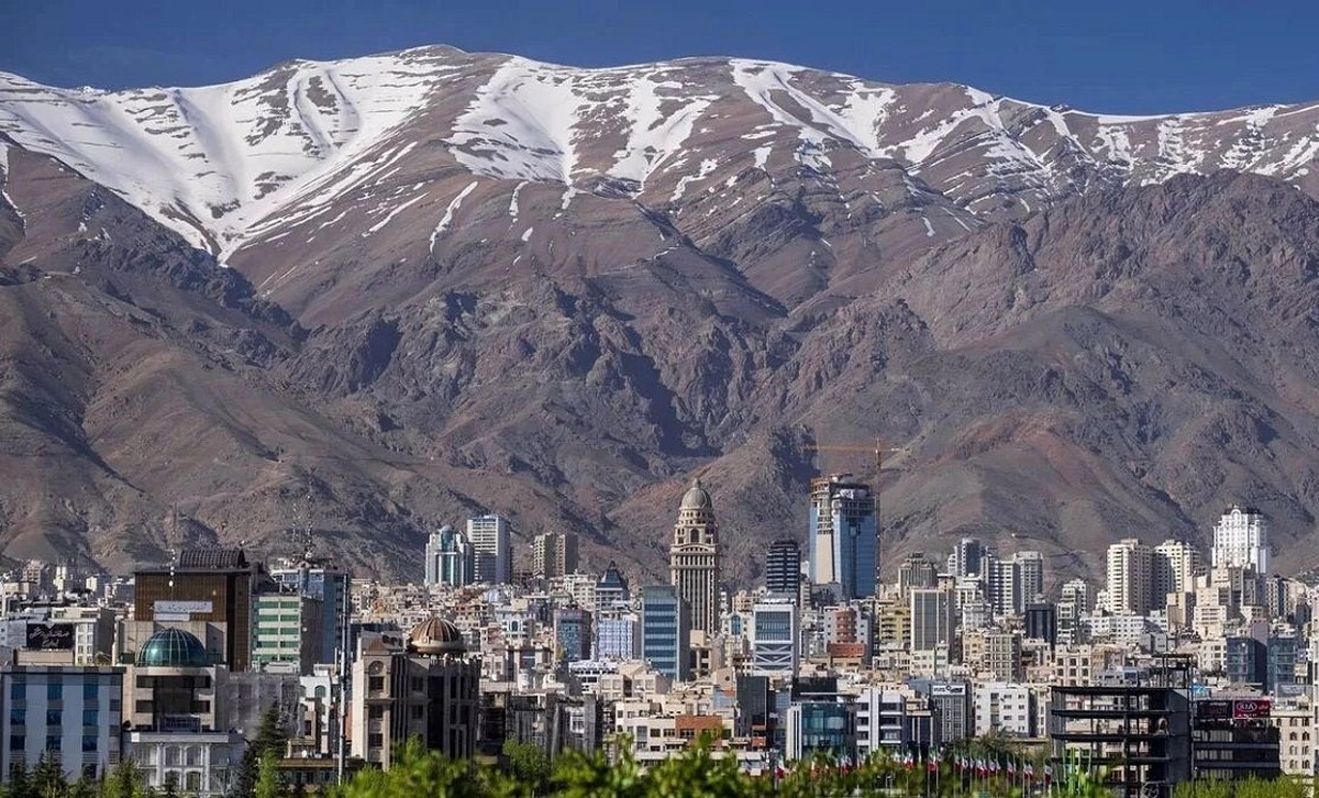 عکس؛ یک تابلوی جدید در ورودی شهر تهران جلب توجه کرد