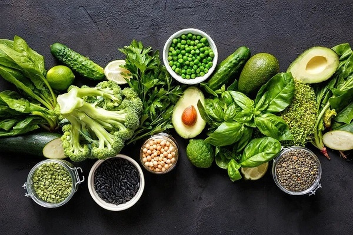 سبزیجاتی که برگ هایشان به این رنگ است برای مو وناخن مفیدند