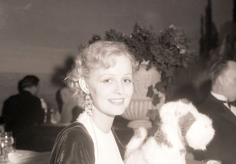 عکس/ «بازیگر نقش پیری رز در فیلم تایتانیک» در ۲۲ سالگی؛ سال ۱۳۱۱