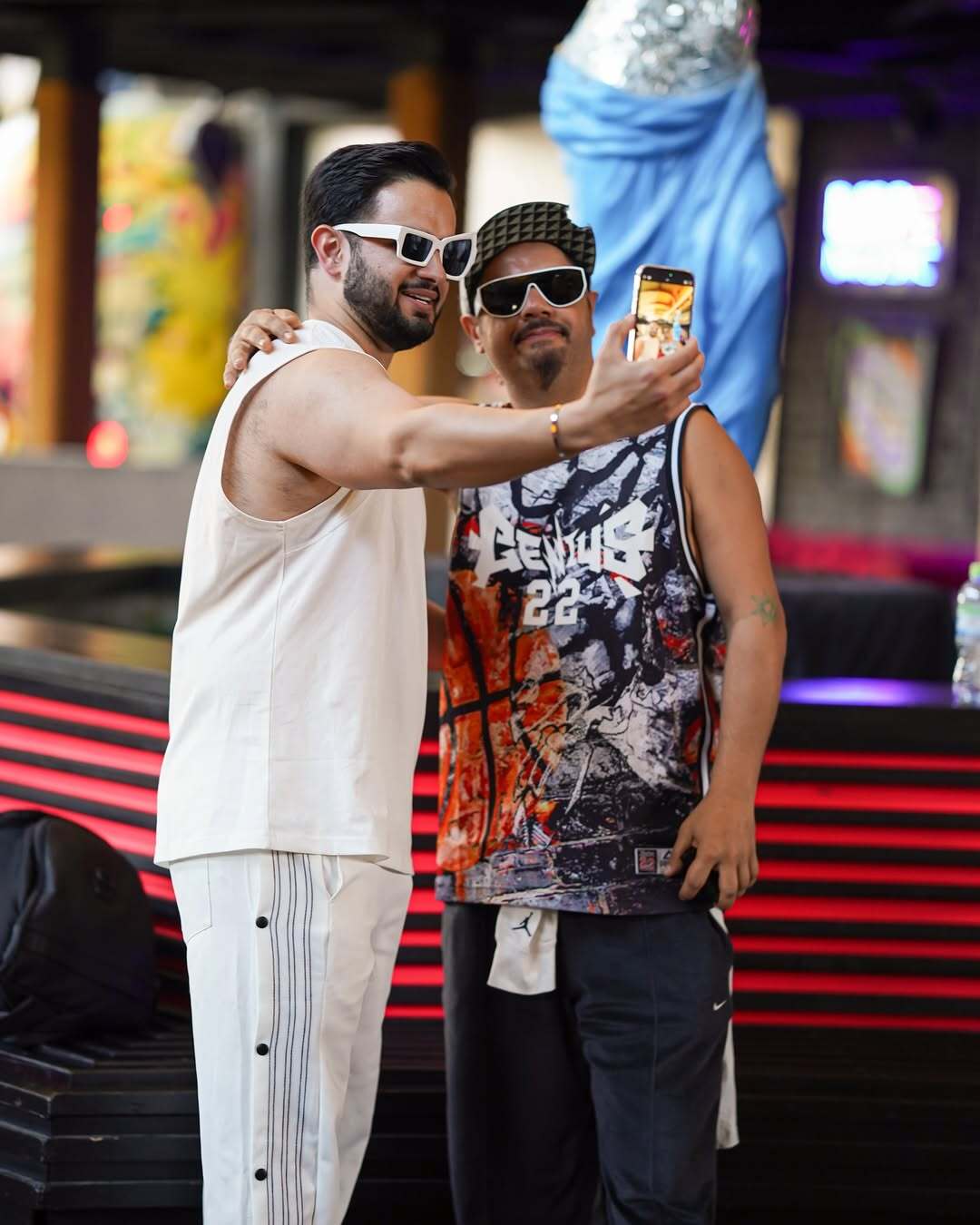 عکس/جولانِ علی صادقی و رپر معروف در میدان سرخ روسیه!