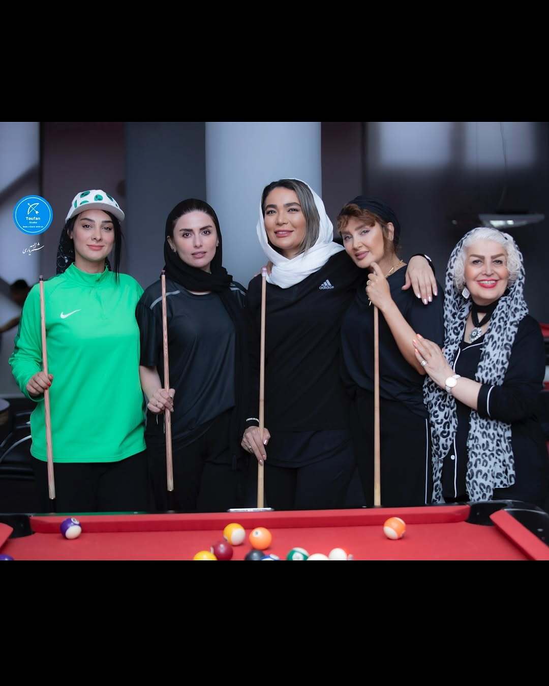 عکس/تصاویر بیلیارد بازی کردنِ بازیگر جنجالی شام ایرانی