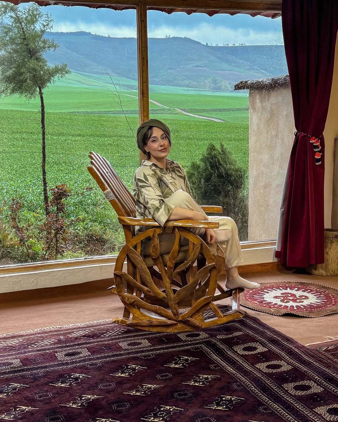 عکس/تصویر لوکیشن خاص از بازیگر قهوه پدری