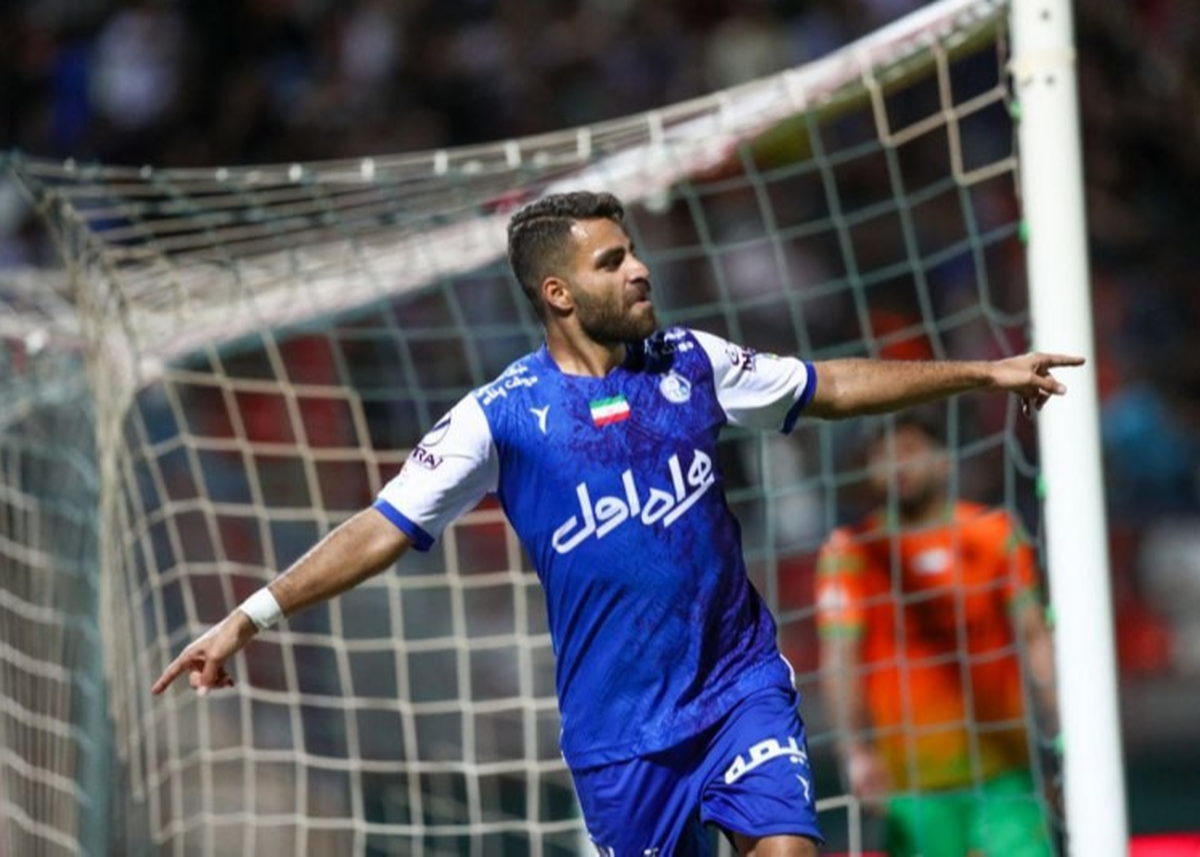 پیراهن قهرمانی مرادمند به ستاره سینما رسید