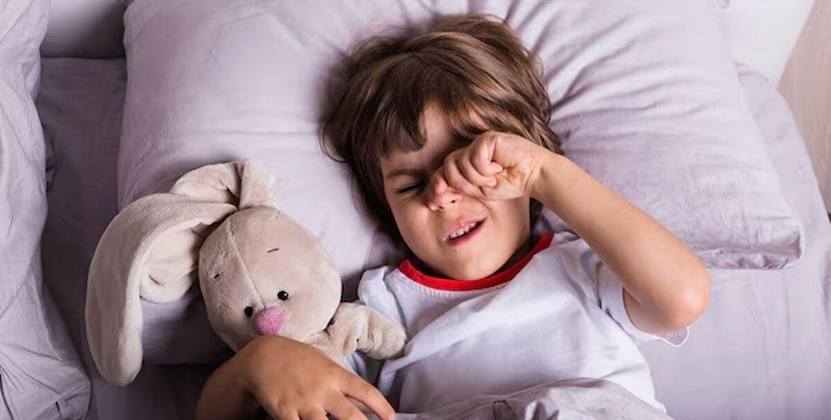 چگونه صحبت کردن در خواب کودکان را متوقف کنیم؟