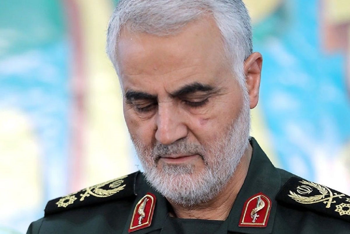 عکس/«سردار سلیمانی» در حال کوه‌پیمایی در کنار «رهبر انقلاب» در کرمان؛ سال ۱۳۸۴
