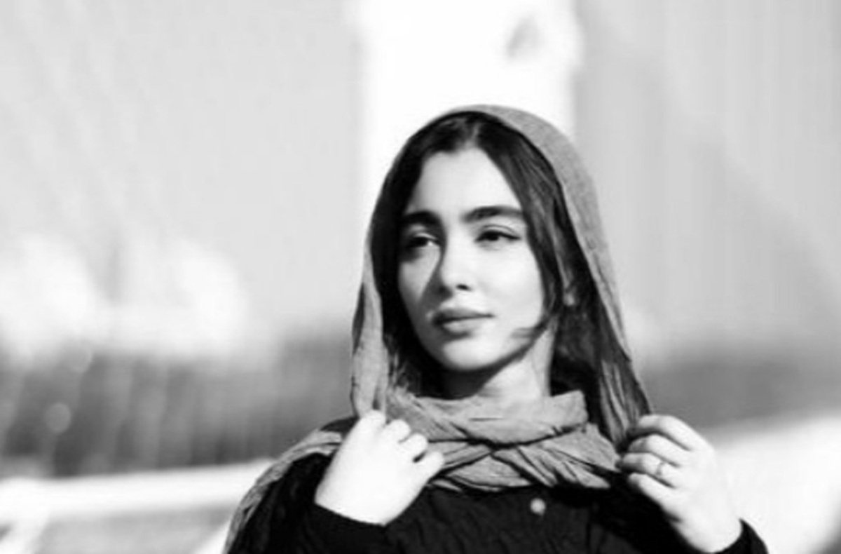 عکس/قاب دو نفره نیکا و عمو ارسطور در پشت صحنه پایتخت