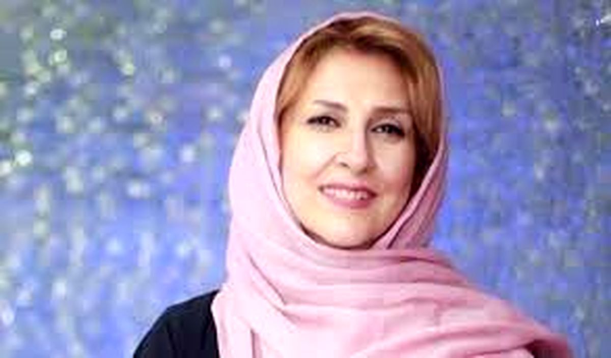 عکس/چهره مرجانه گلچین در کافه با اکسسوریهای عجیب عکس/چهره مرجانه گلچین در کافه با اکسسوریهای عجیب