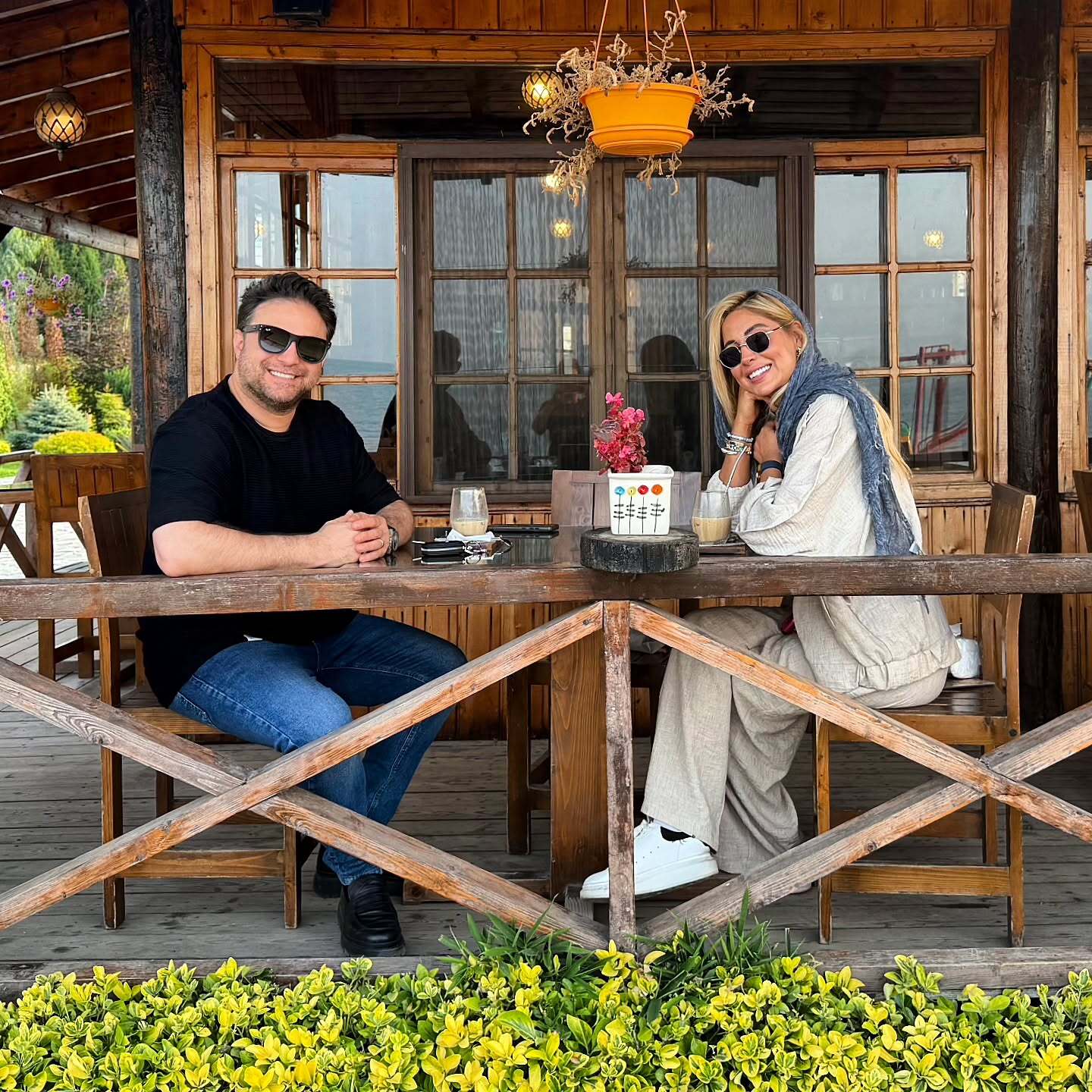 عکس/قاب عاشقانه بابک جهانبخش و همسرش در شمال عکس/قاب عاشقانه بابک جهانبخش و همسرش در شمال