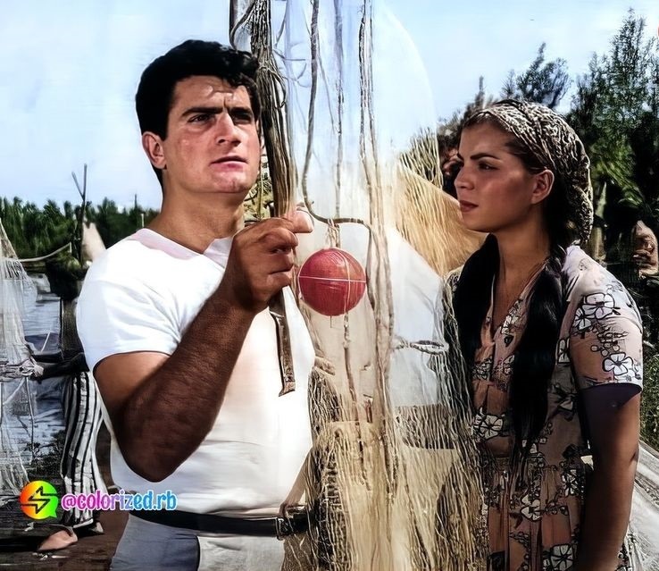 «پوری بنایی ومرتضی عقیلی» در نمایی از فیلم تنها مرد محله؛ سال ۵۱ «پوری بنایی ومرتضی عقیلی» در نمایی از فیلم تنها مرد محله؛ سال ۵۱