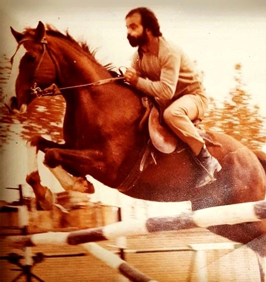 عکس/ «مهدی فخیم زاده» در حال اسب سواری در جوانی؛ دهه ۵۰