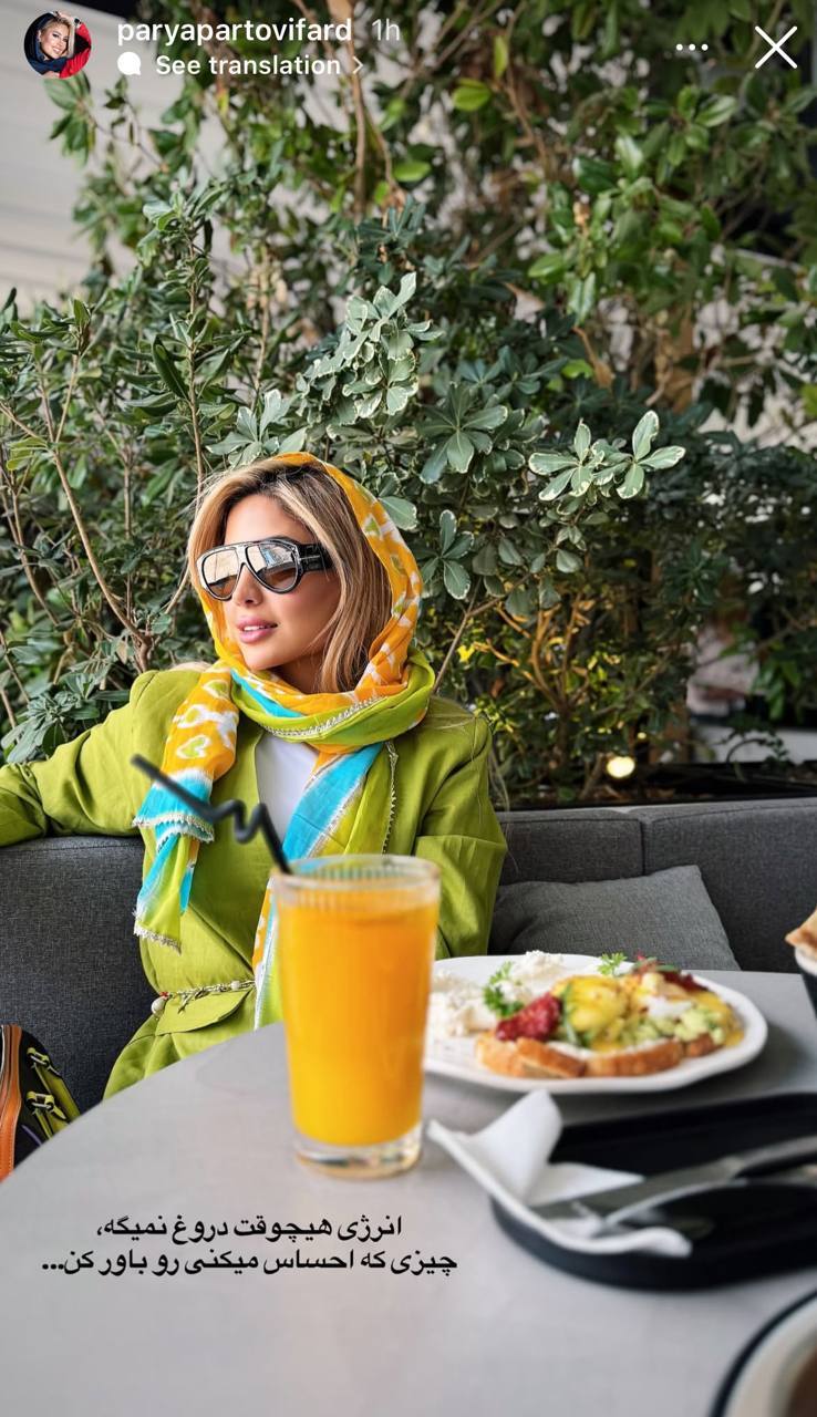 عکس/استایل همسر خواننده معروف در یک کافه