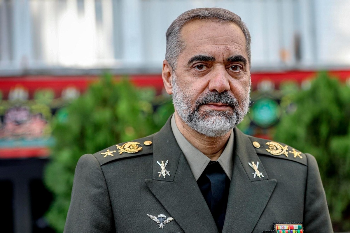 امیر آشتیانی : تجهیزات نظامی آسیب چندانی ندیده / می توانیم برای ۱۰ سال بجنگیم