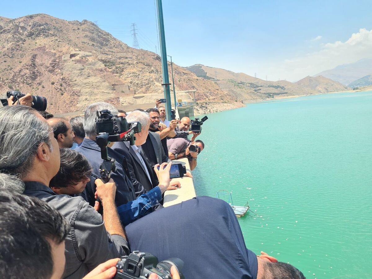 وزیر نیرو: ۵ استان با بحران تامین آب مواجه‌اند /مذاکره  با ۴ کشور برای واردات آب / احتمال بروز قطعی آب