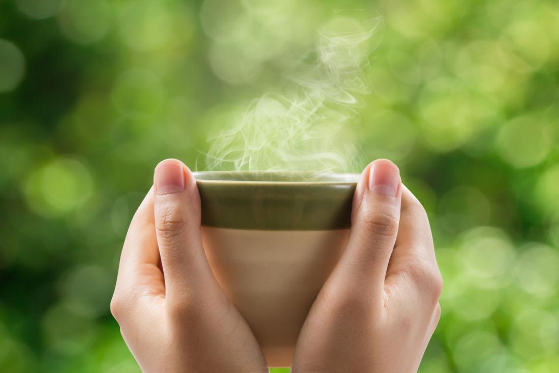با نوشیدن آب داغ این 8 تغییر را احساس کنید