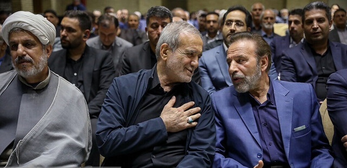 حضور پزشکیان در مراسم یادبود برادر طیب‌نیا