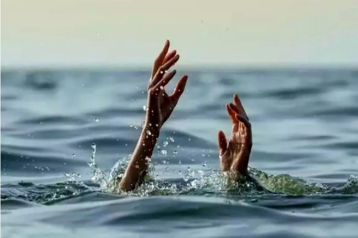 امواج خزر جان پدر و دختری را گرفت