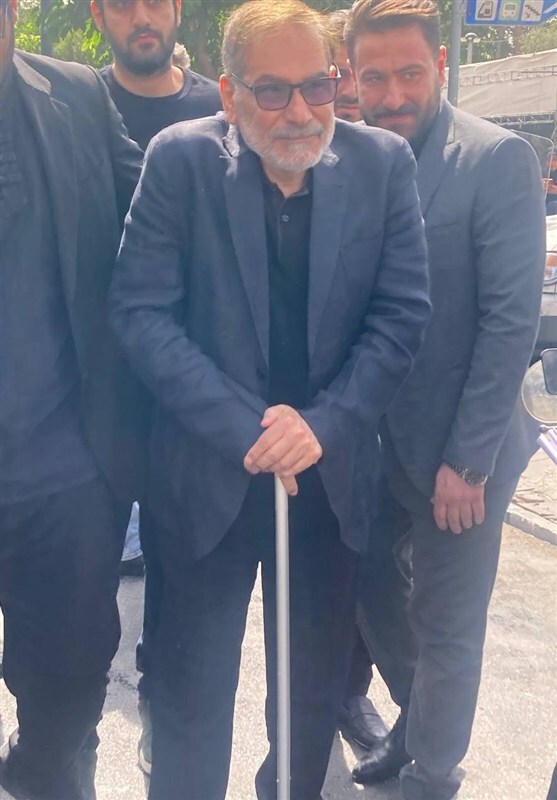 عکس | حضور علی شمخانی در مراسم وداع با شهدا