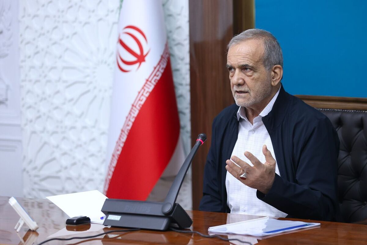 پزشکیان در وزارت کشور: مردم با هر تفکری پای کشورشان ایستادند
