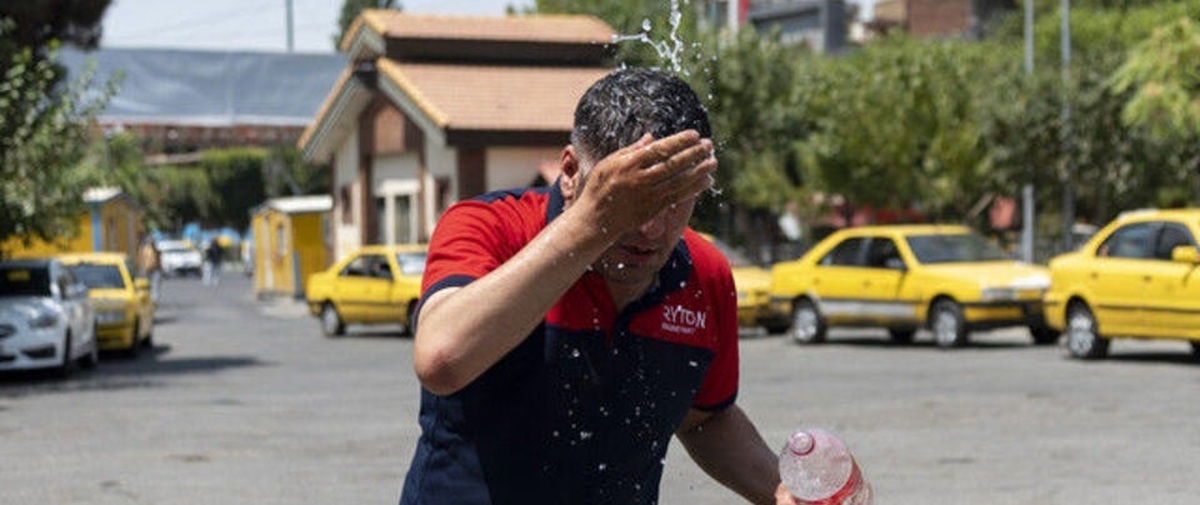 وزش باد و ماندگاری هوای گرم در تهران