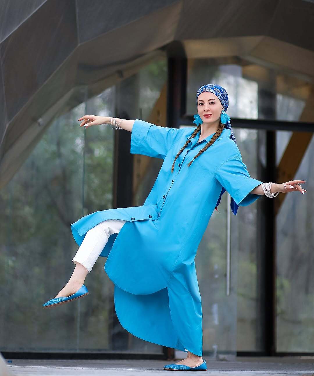 بازیگر لیسانسه‌ها با ژستی عجیب در اینستاگرام ظاهر شد!