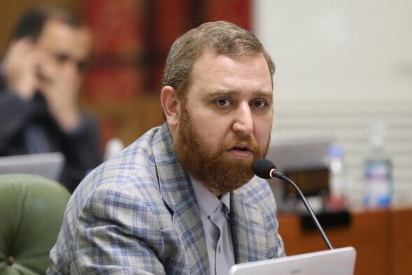 انتقاد از عدم حضور شهردار تهران در ستاد بازسازی جنگ در دولت